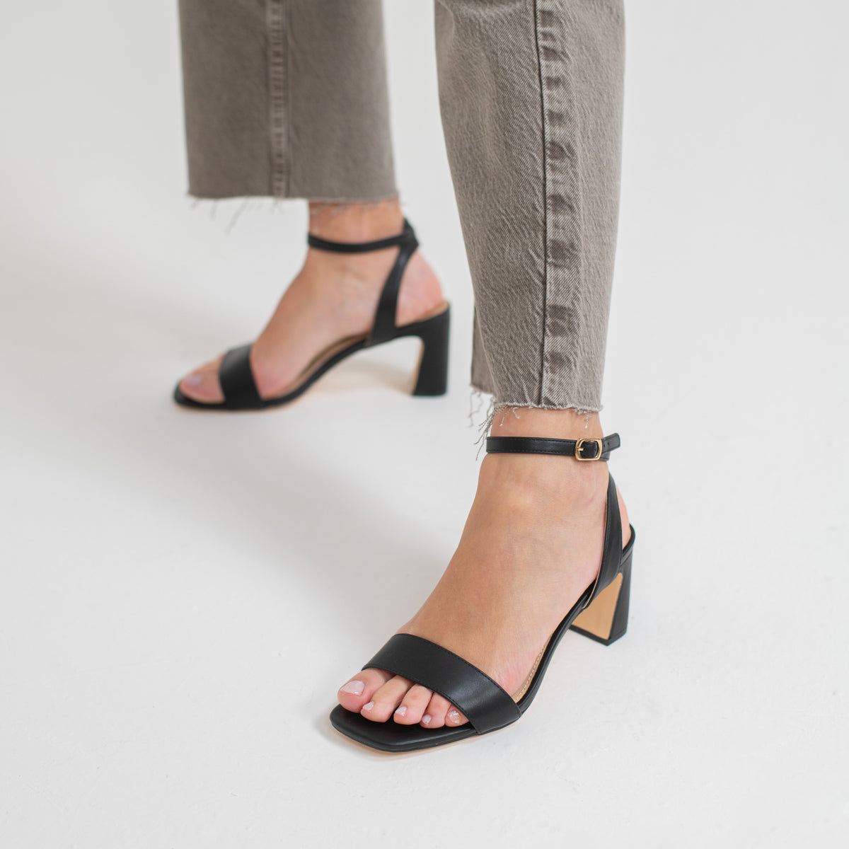 Nadia Sandal in Beige Leatherette