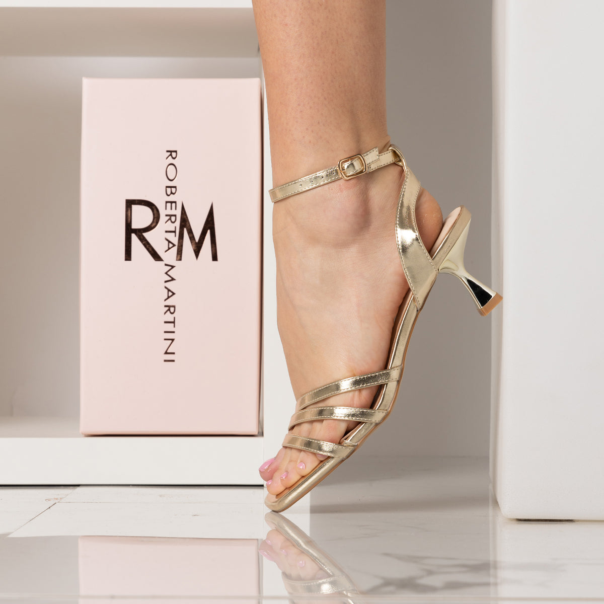 Sandalo Emma con Cinturino Laminato Oro