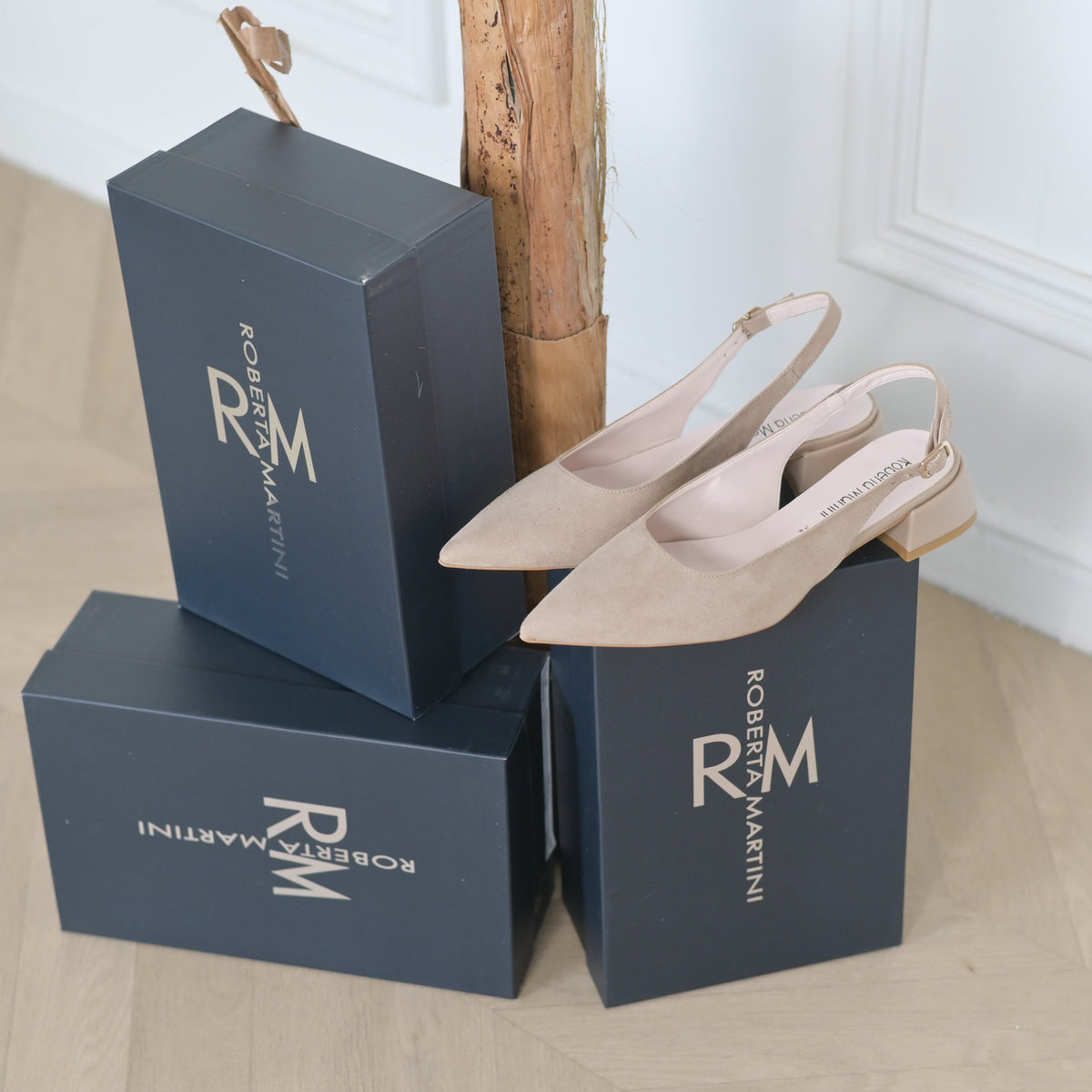 Noemi Décolleté Ballerine avec Bracelet Noir