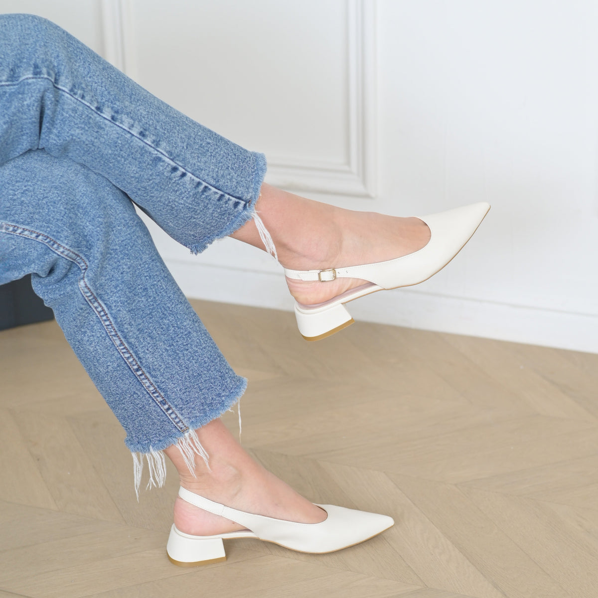 Noemi Décolleté Ballerine avec Bracelet Noir